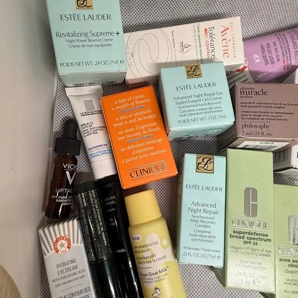 Skincare bundle. Travel size & sample size - Picture 2 of 4